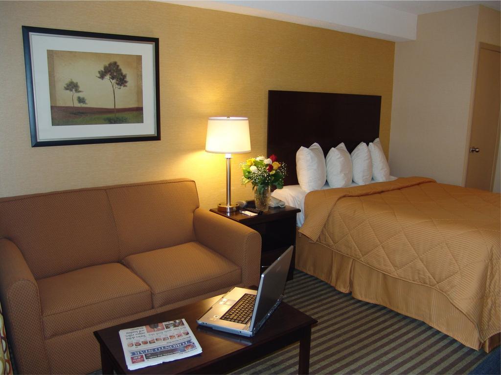 Comfort Inn East Scarborough Toronto Room photo